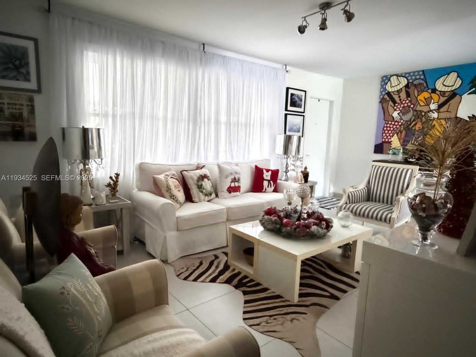 Small Image of Miami Number 6