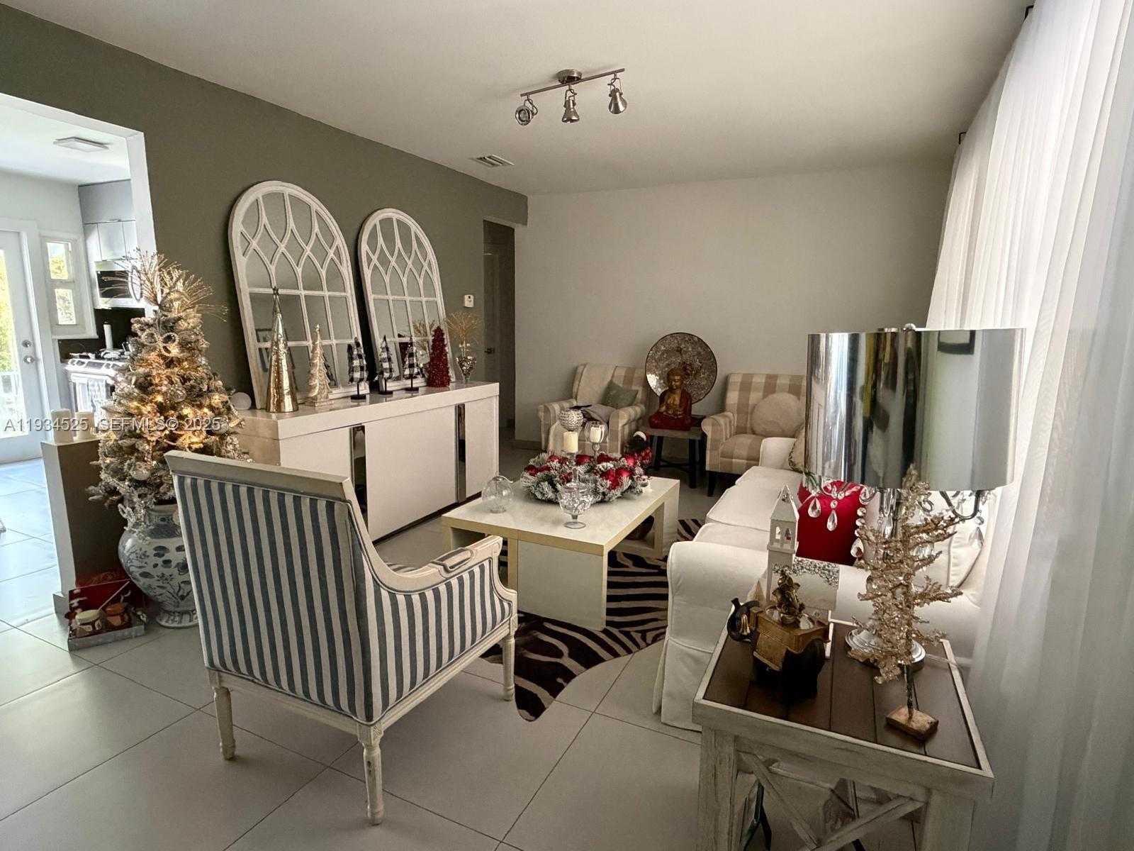 Small Image of Miami Number 7