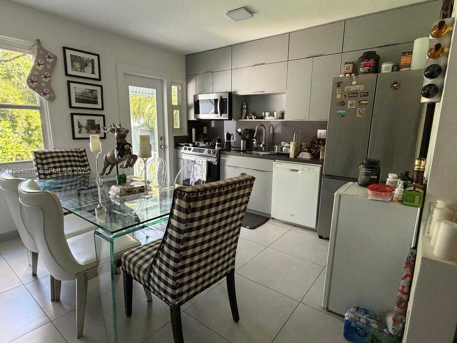 Small Image of Miami Number 8