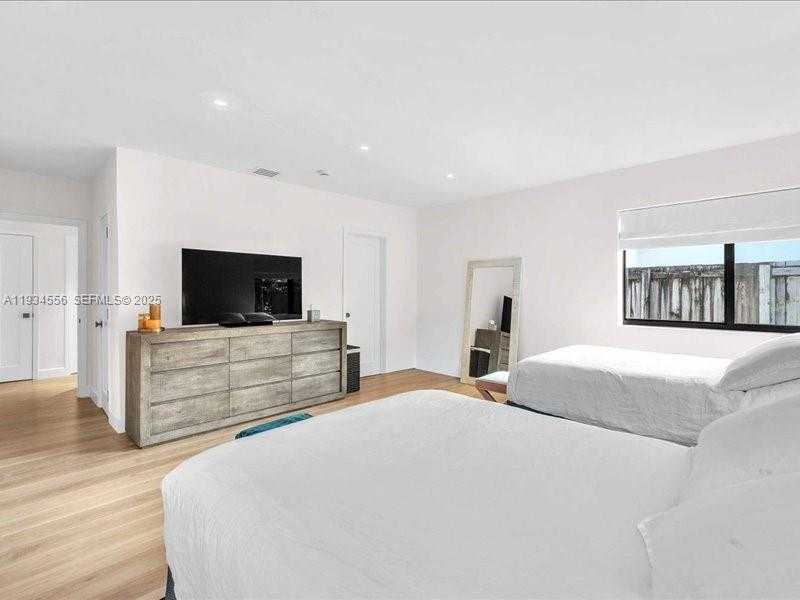 Small Image of 920 WEST 47TH CT, Miami Beach Number 12