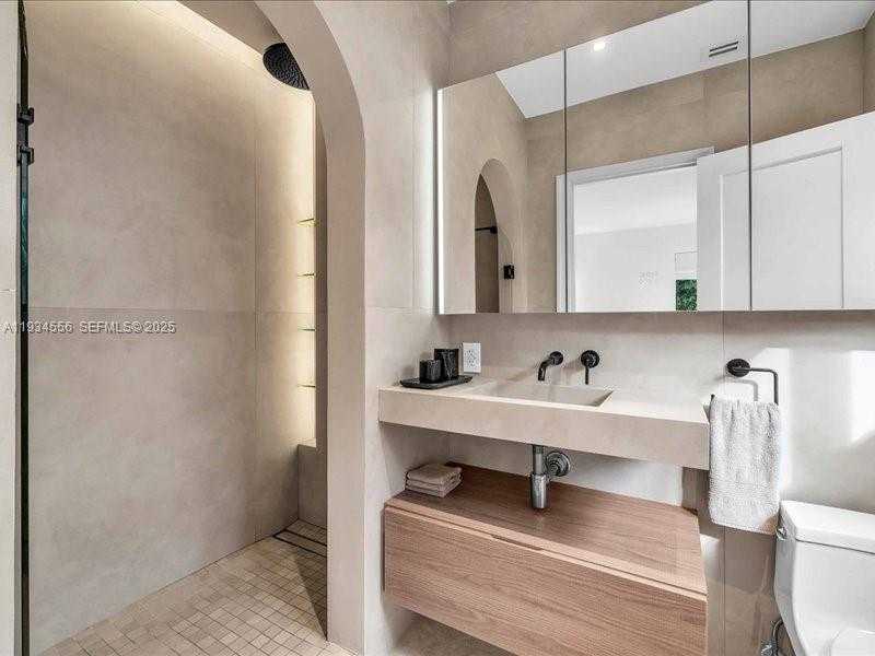 Small Image of 920 WEST 47TH CT, Miami Beach Number 13