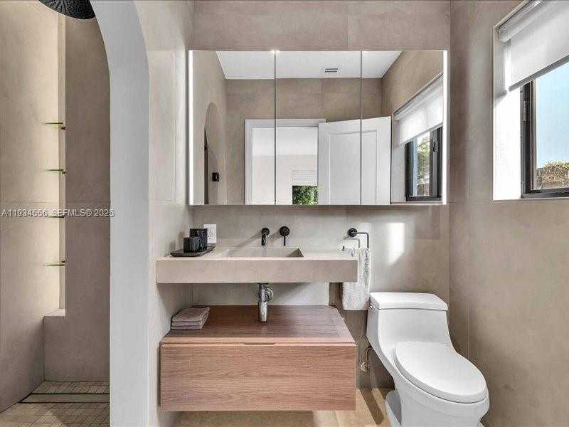 Small Image of 920 WEST 47TH CT, Miami Beach Number 14