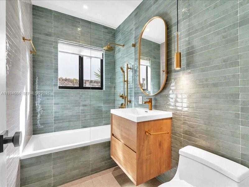 Small Image of 920 WEST 47TH CT, Miami Beach Number 19