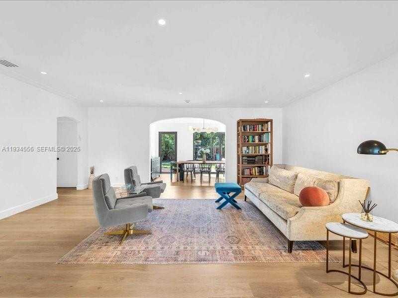 Small Image of 920 WEST 47TH CT, Miami Beach Number 2