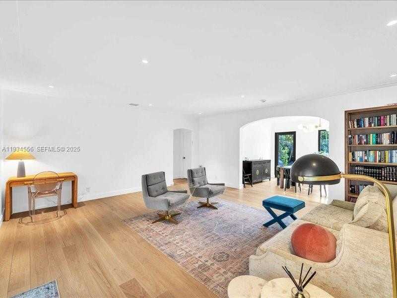 Small Image of 920 WEST 47TH CT, Miami Beach Number 3