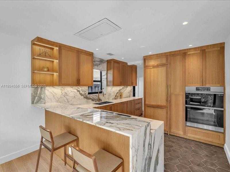 Small Image of 920 WEST 47TH CT, Miami Beach Number 5