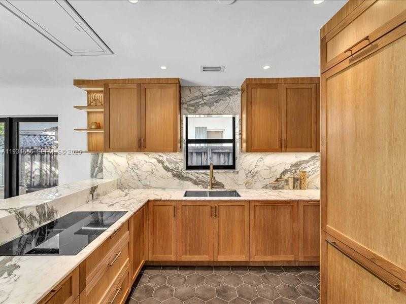 Small Image of 920 WEST 47TH CT, Miami Beach Number 6