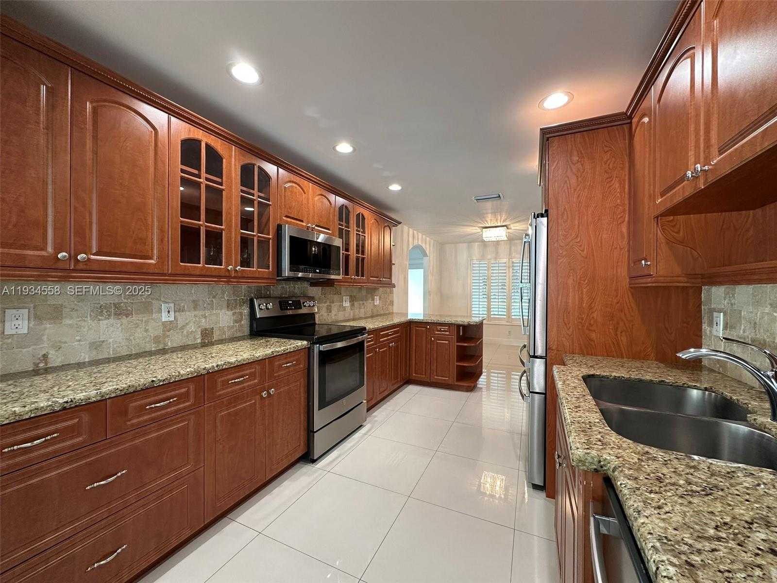 Small Image of 7535 SOUTH WEST 117 ST, Pinecrest Number 5