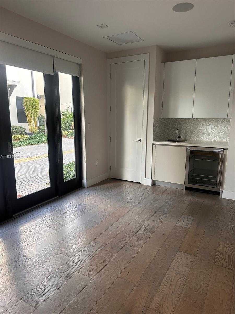 Small Image of 8231 NORTH WEST 48TH ST #8231, Doral Number 4