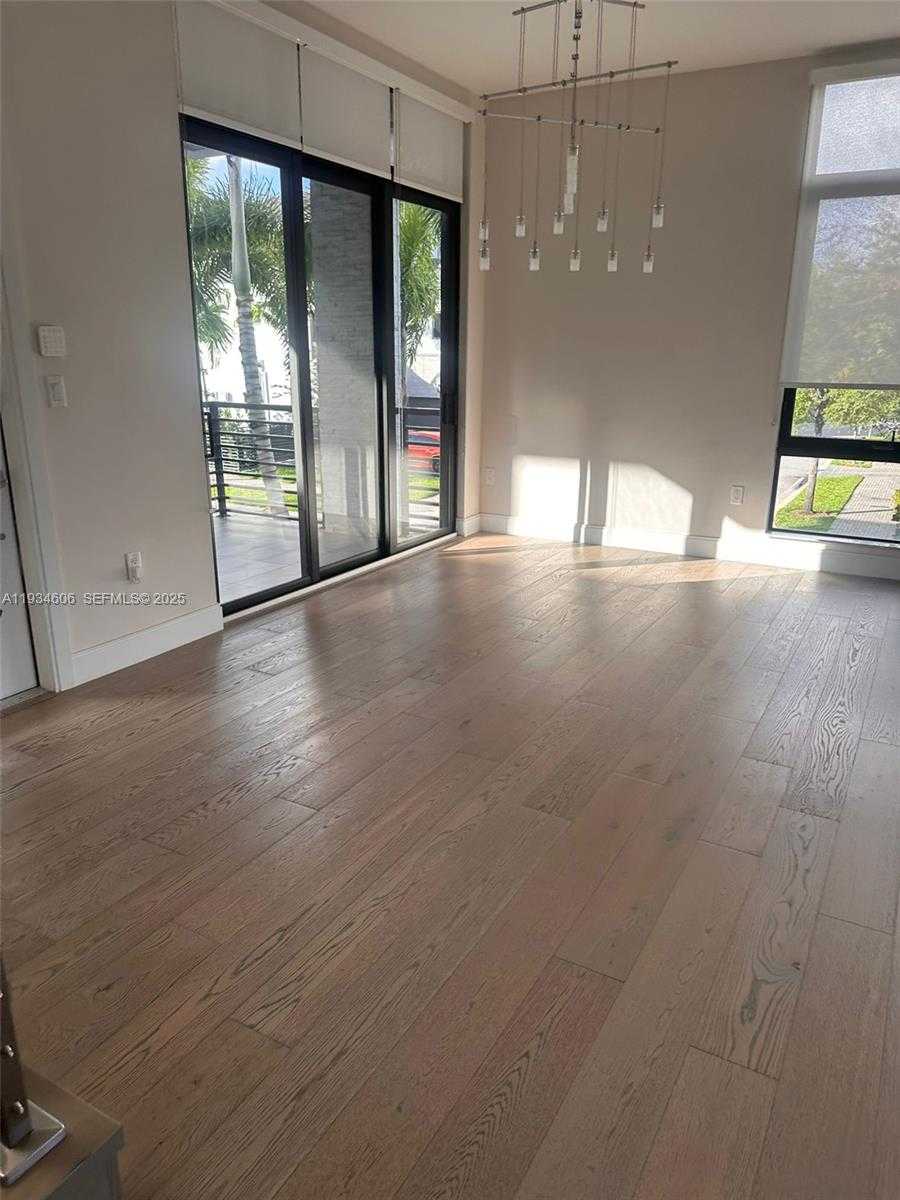 Small Image of 8231 NORTH WEST 48TH ST #8231, Doral Number 5