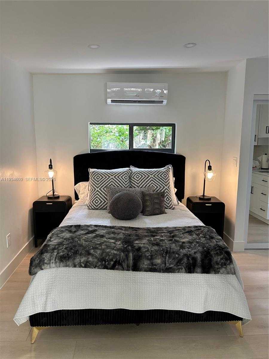 Small Image of 1114 MADRID ST, Coral Gables Number 11