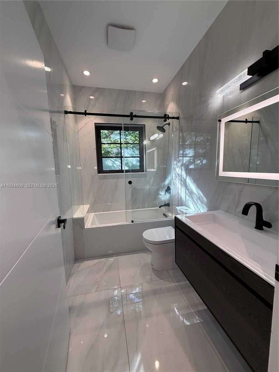 Small Image of 1114 MADRID ST, Coral Gables Number 5