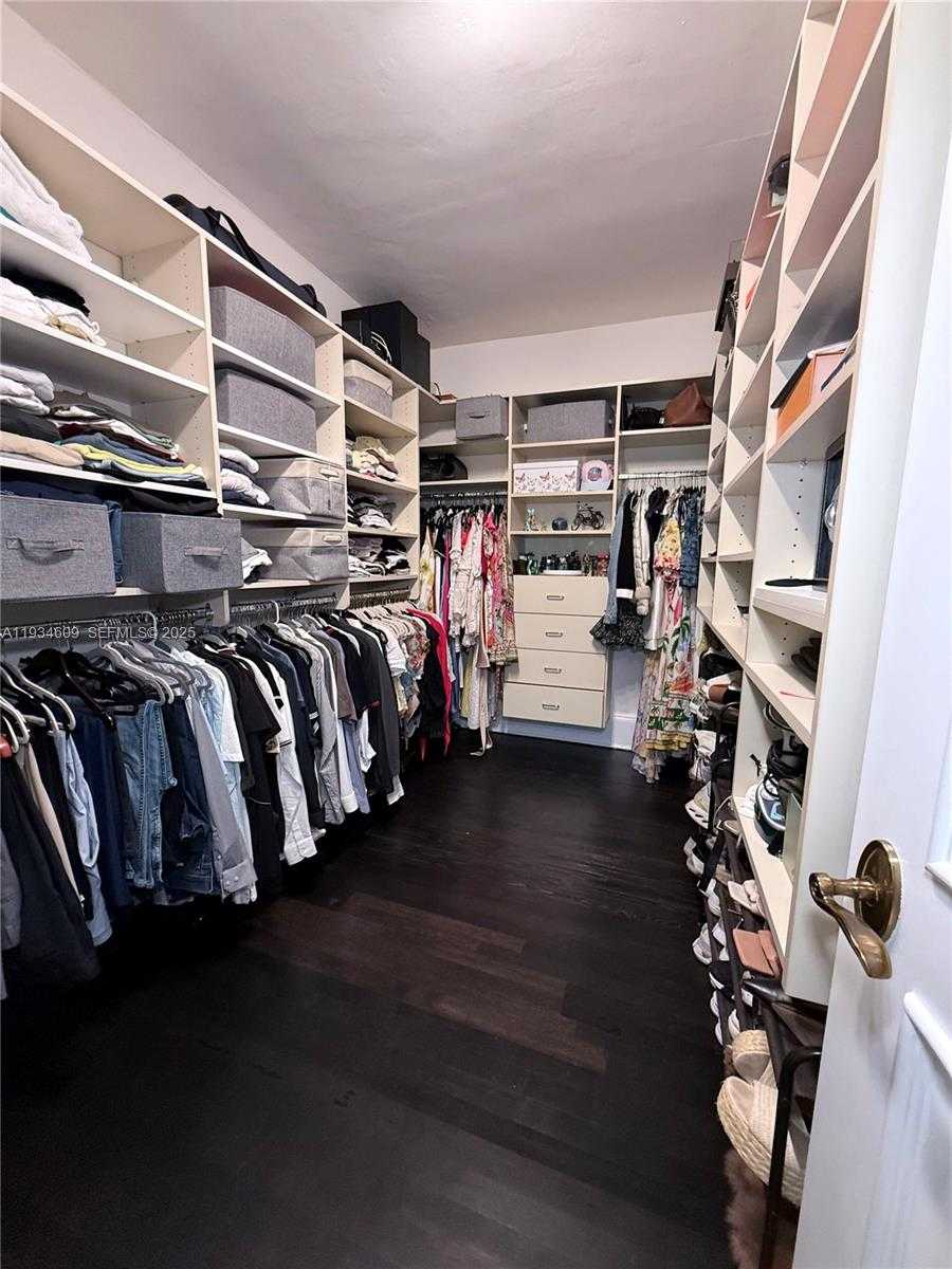 Small Image of 1114 MADRID ST, Coral Gables Number 6