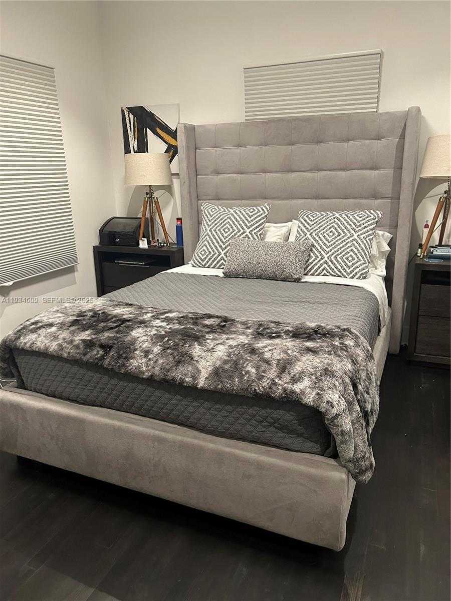 Small Image of 1114 MADRID ST, Coral Gables Number 7