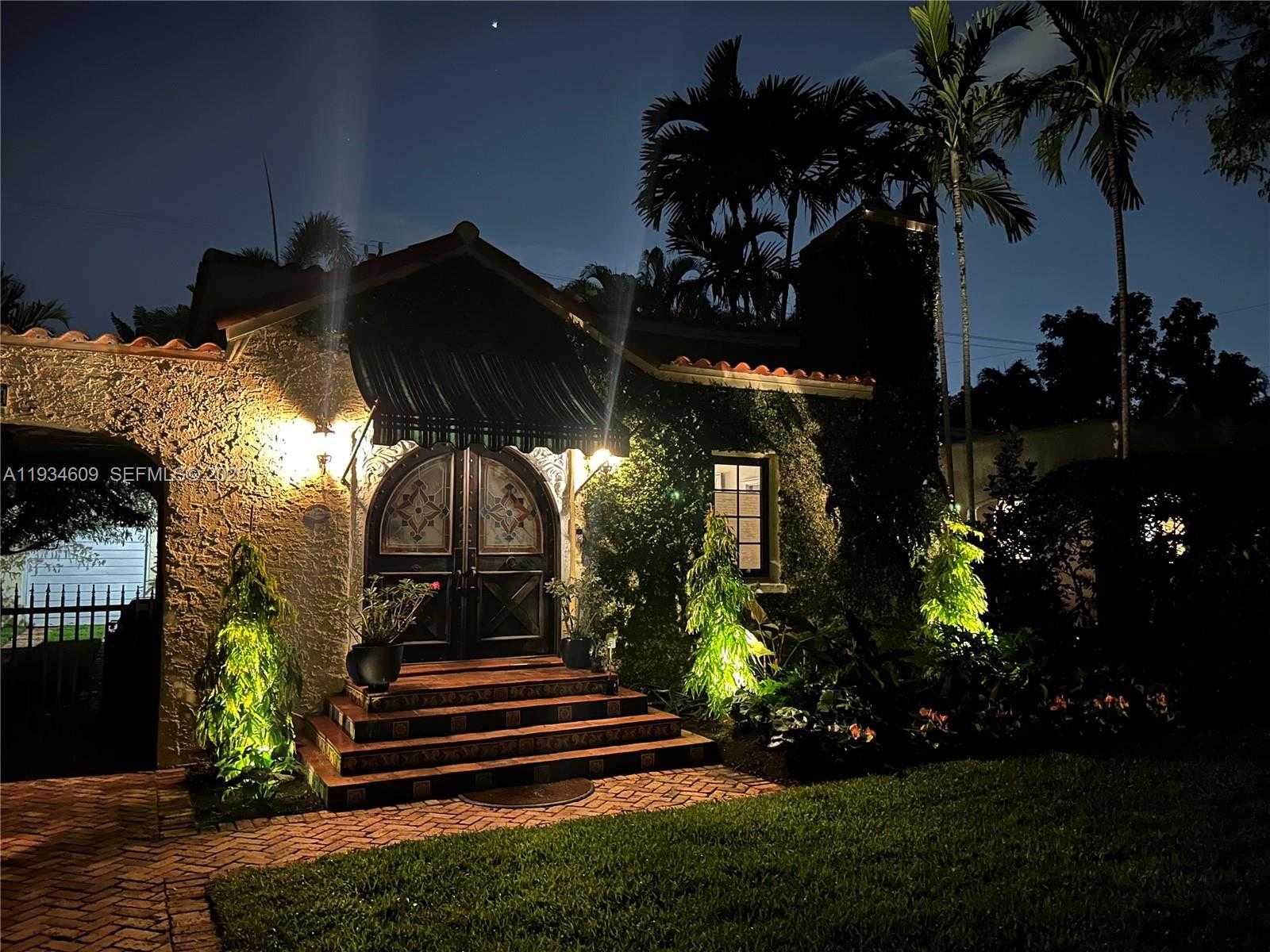 Small Image of 1114 MADRID ST, Coral Gables Number 9