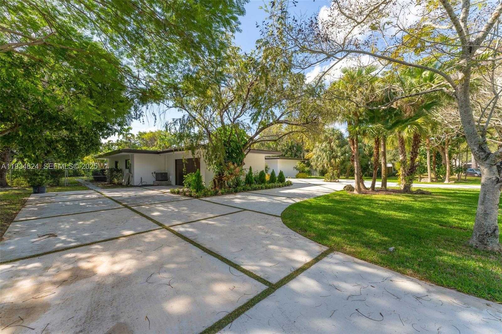 Small Image of 7760 SOUTH WEST 125TH TER, Pinecrest Number 4