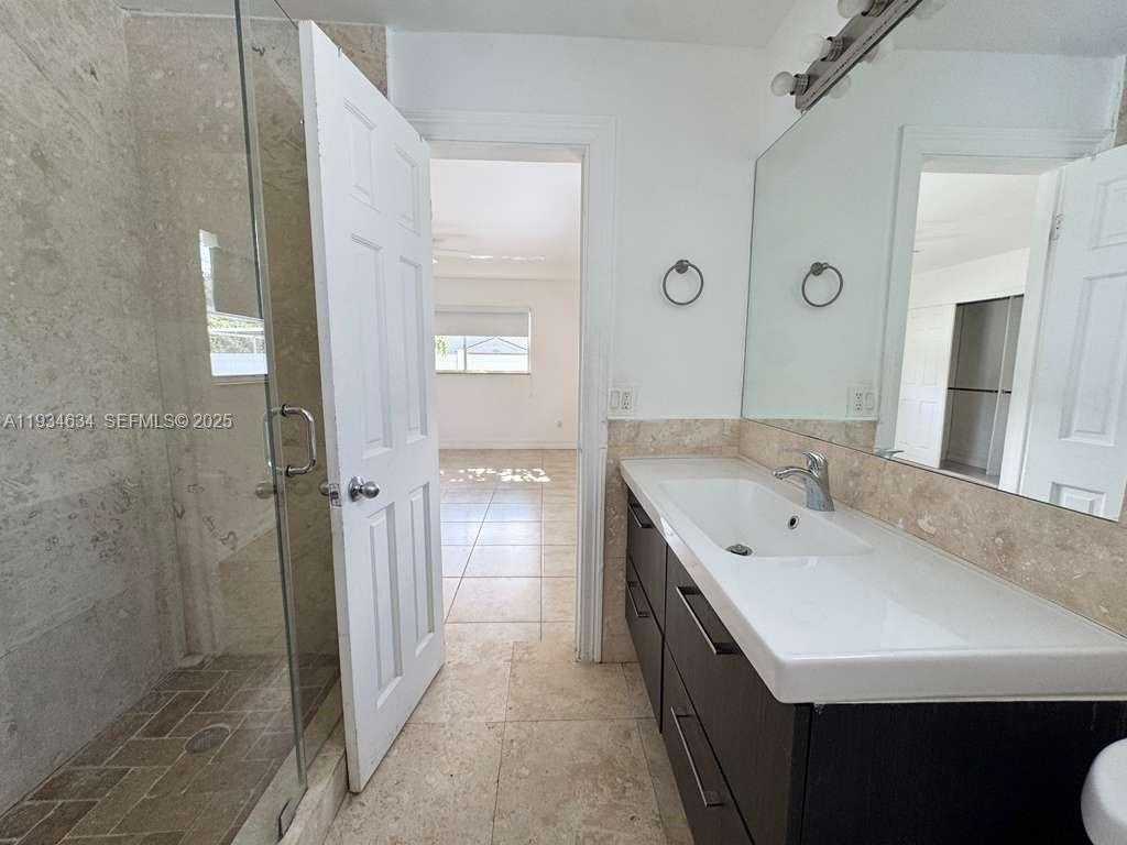 Small Image of 19410 NORTH EAST 19TH AVE, Miami Number 10