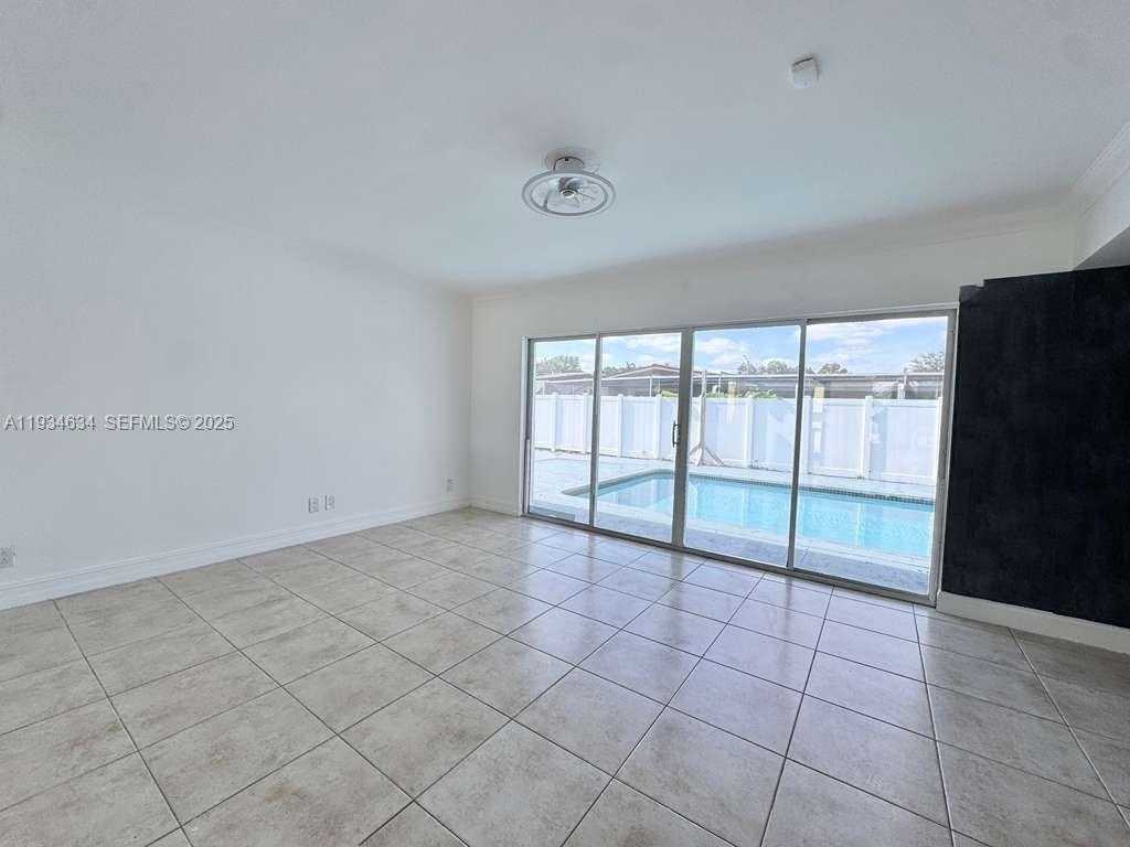 Small Image of 19410 NORTH EAST 19TH AVE, Miami Number 13