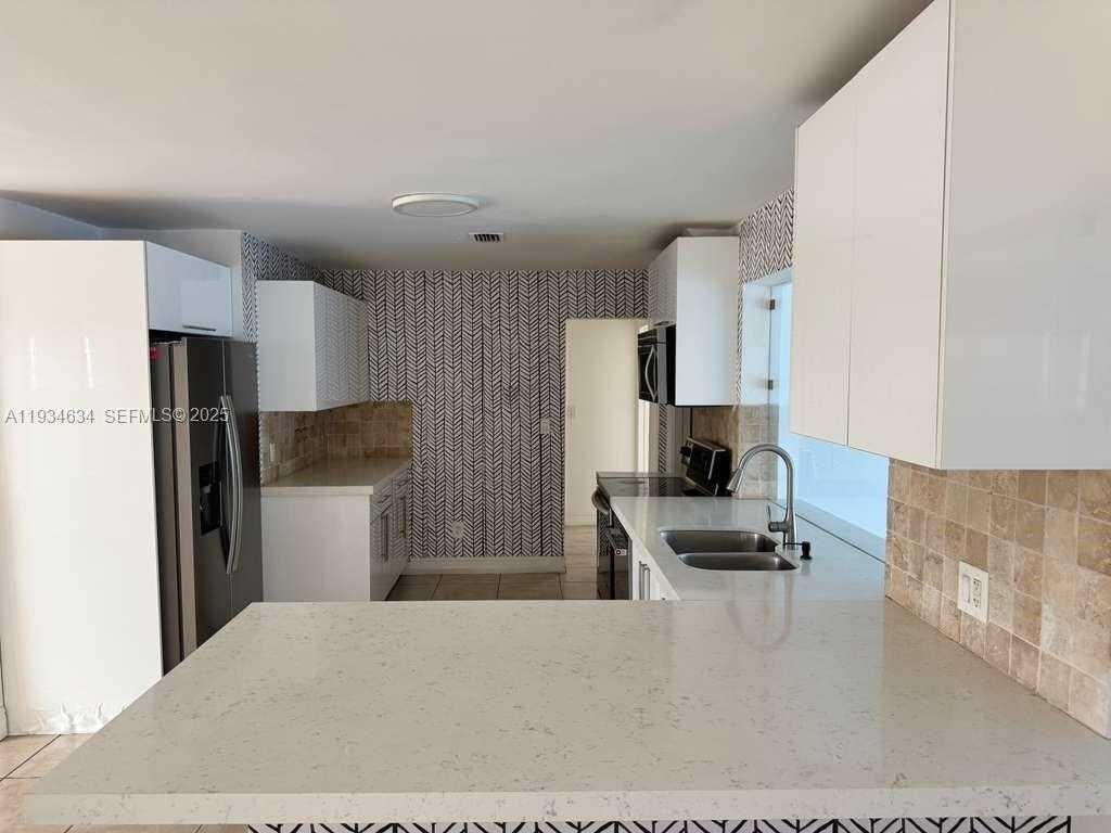 Small Image of 19410 NORTH EAST 19TH AVE, Miami Number 14