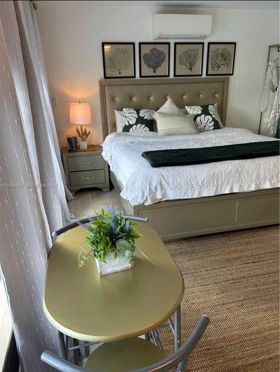 Small Image of 19410 NORTH EAST 19TH AVE, Miami Number 16