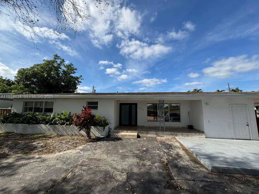 Small Image of 19410 NORTH EAST 19TH AVE, Miami Number 17