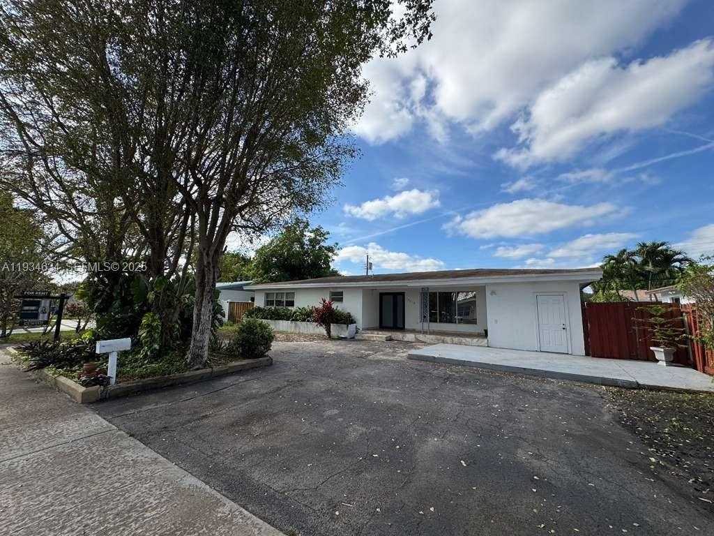 Small Image of 19410 NORTH EAST 19TH AVE, Miami Number 18