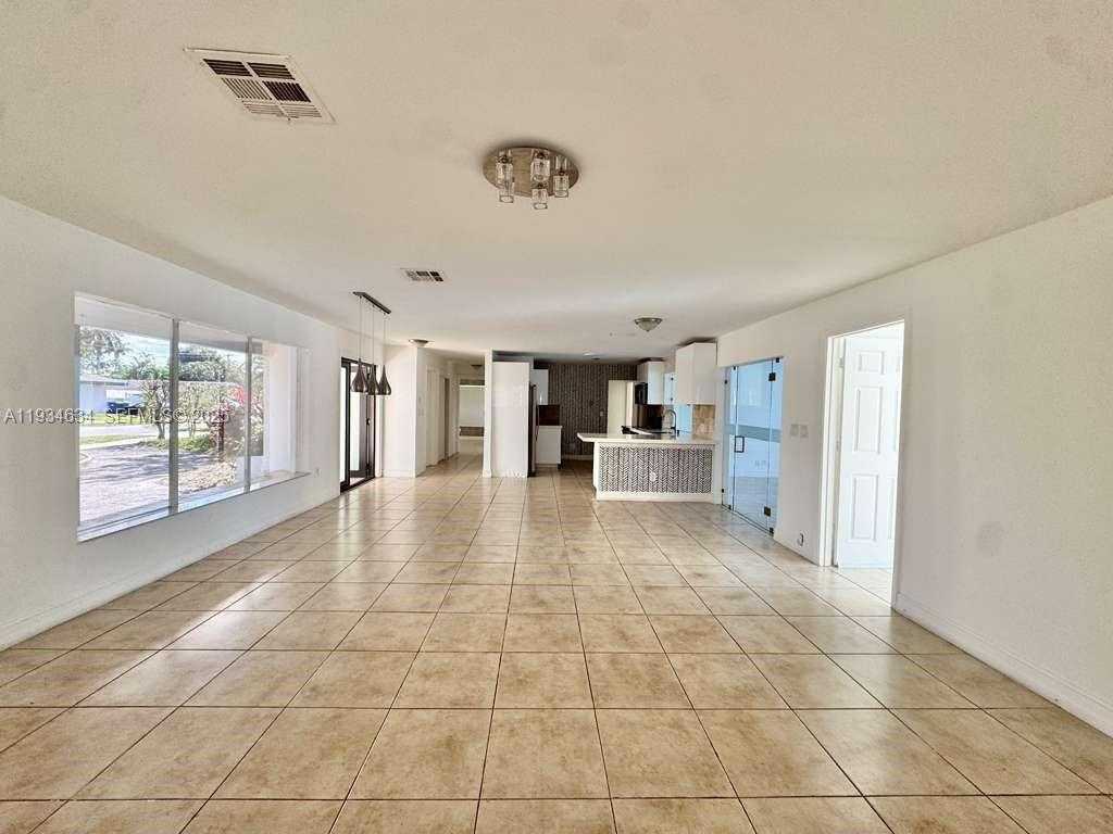 Small Image of 19410 NORTH EAST 19TH AVE, Miami Number 7