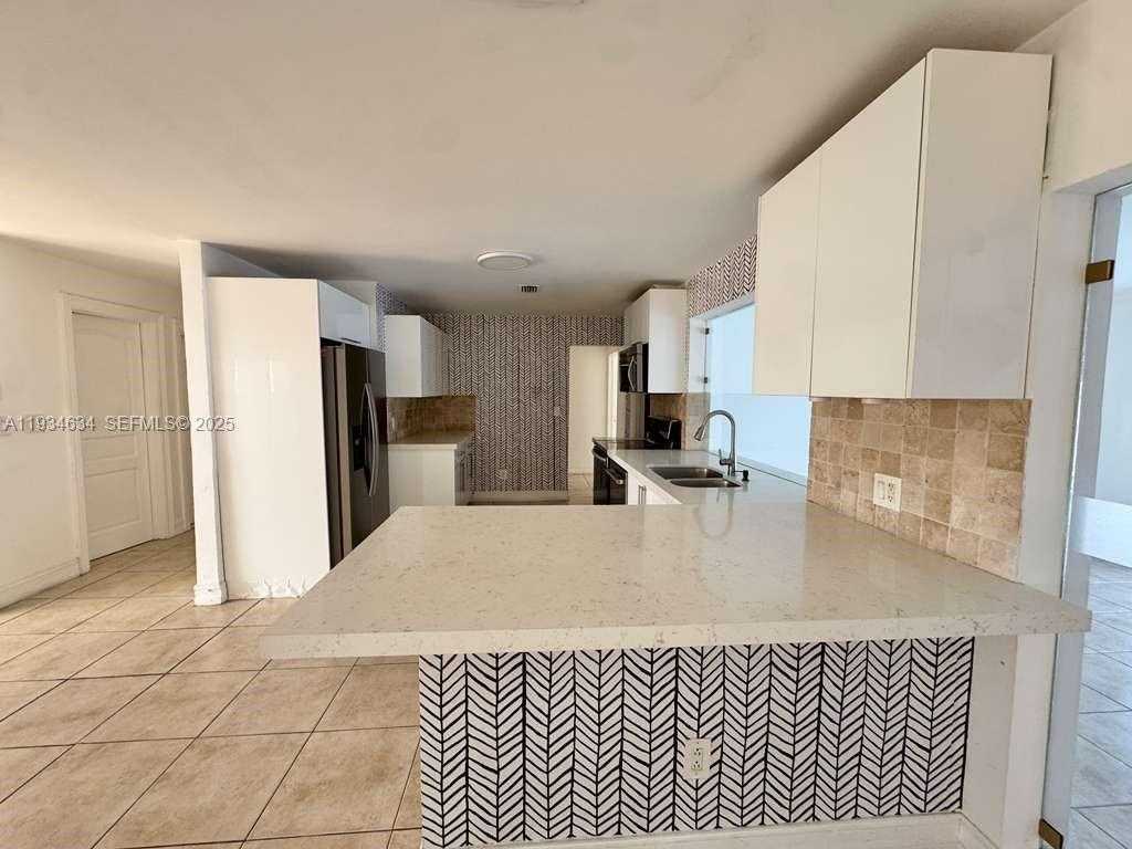 Small Image of 19410 NORTH EAST 19TH AVE, Miami Number 8