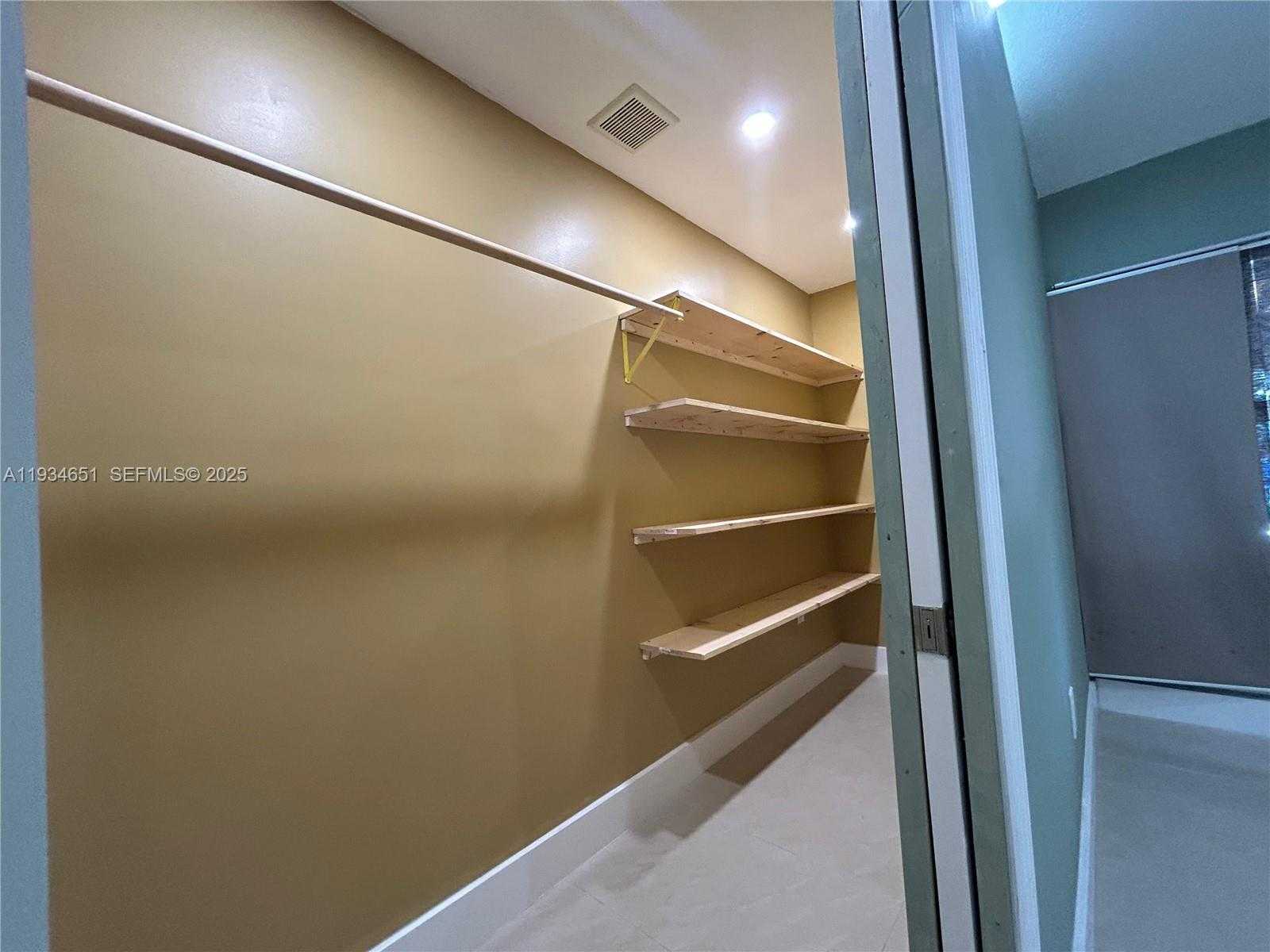 Small Image of 21939 SOUTH WEST 124TH PL #21939, Miami Number 10