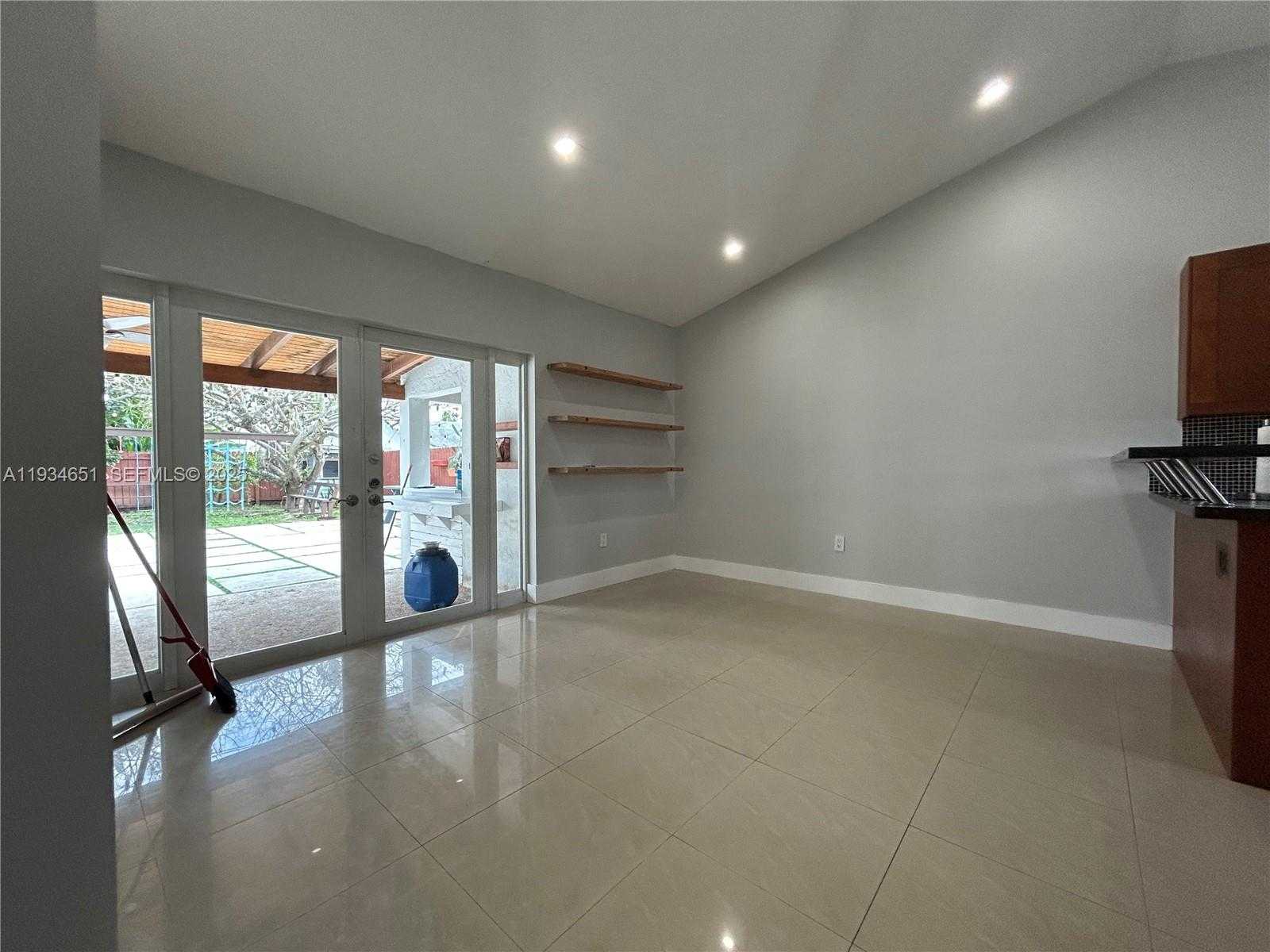 Small Image of 21939 SOUTH WEST 124TH PL #21939, Miami Number 13