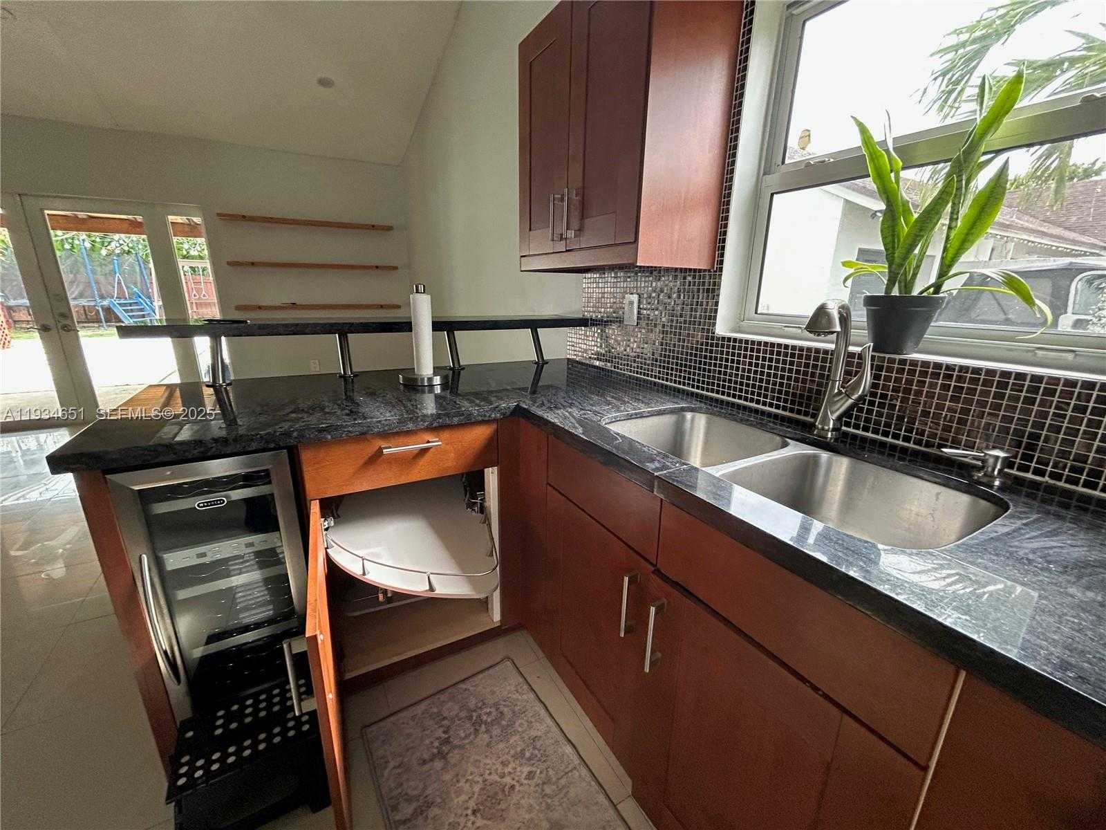 Small Image of 21939 SOUTH WEST 124TH PL #21939, Miami Number 14