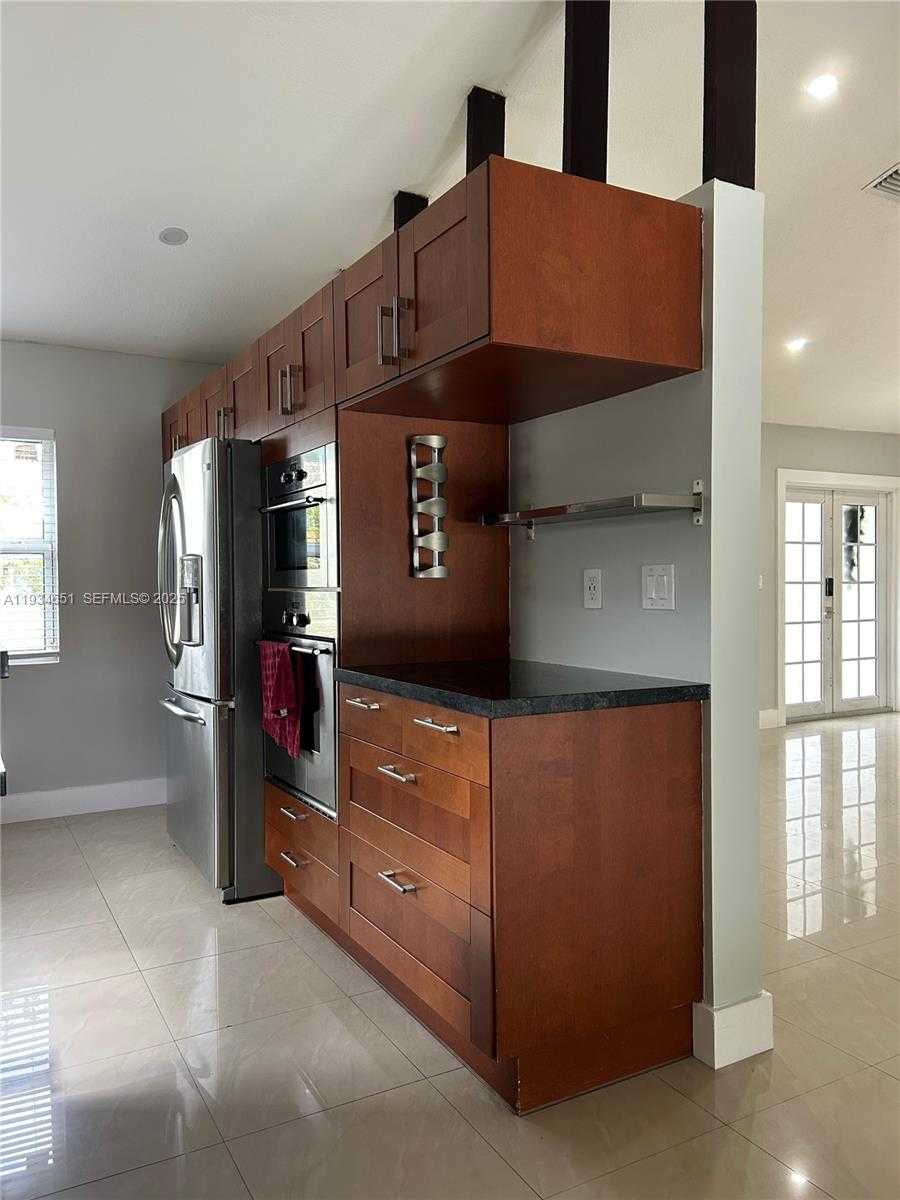 Small Image of 21939 SOUTH WEST 124TH PL #21939, Miami Number 18