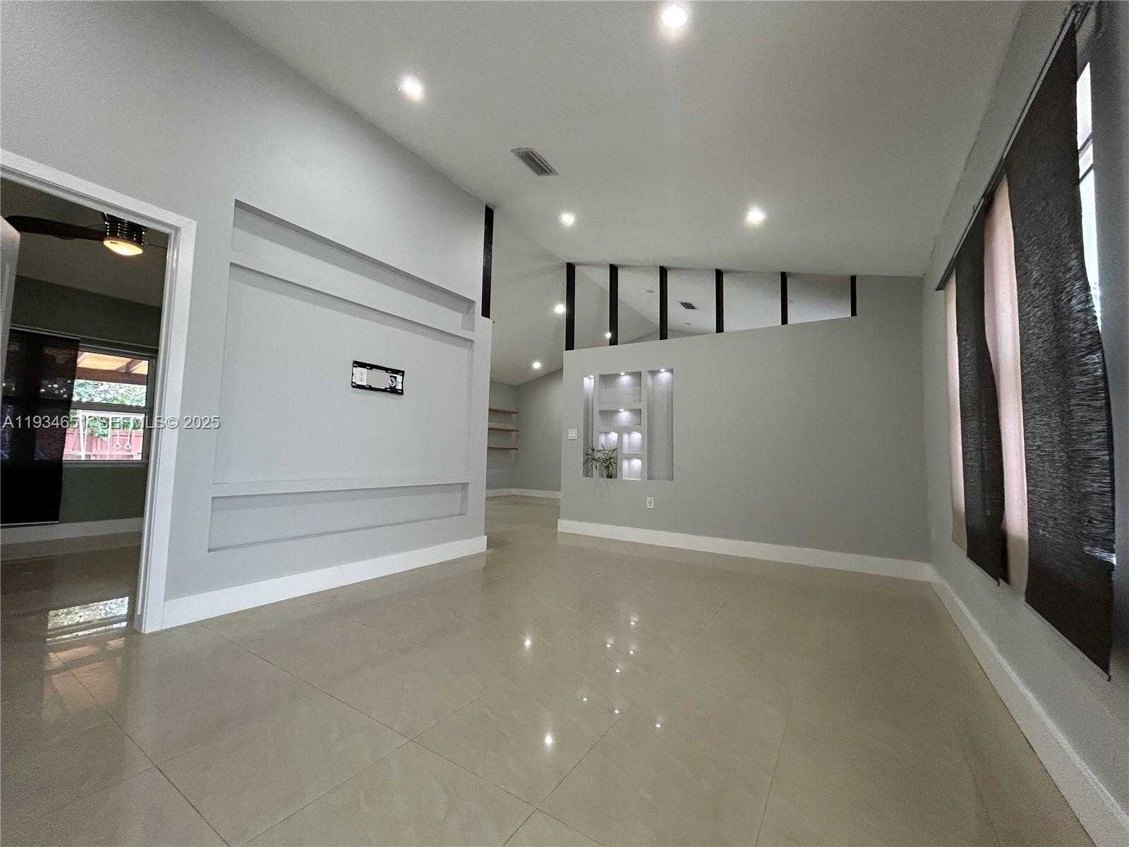 Small Image of 21939 SOUTH WEST 124TH PL #21939, Miami Number 2