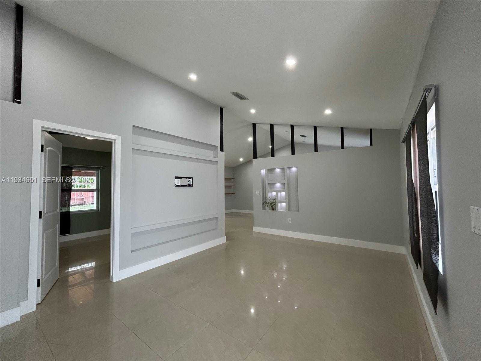 Small Image of 21939 SOUTH WEST 124TH PL #21939, Miami Number 3