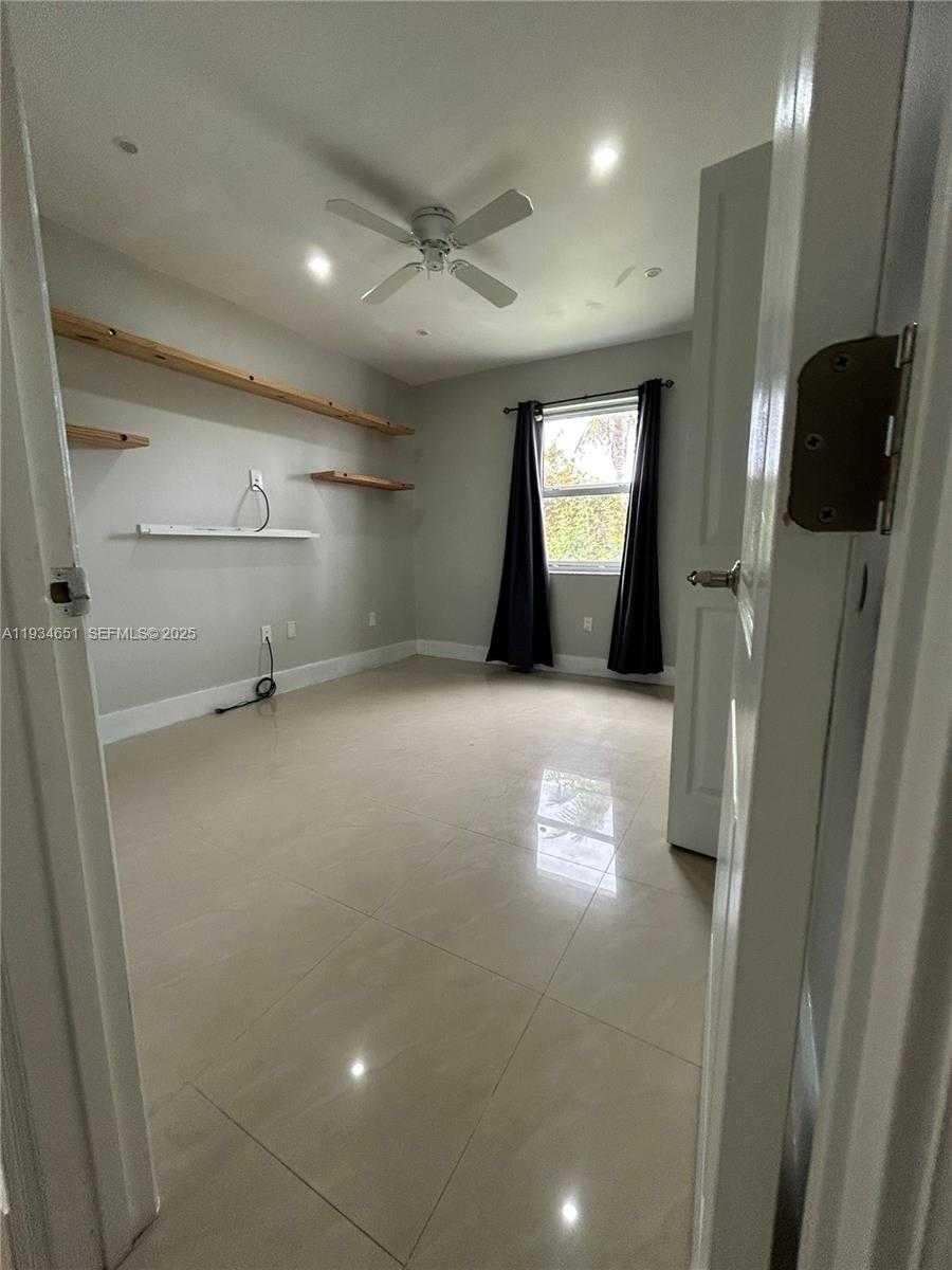 Small Image of 21939 SOUTH WEST 124TH PL #21939, Miami Number 5