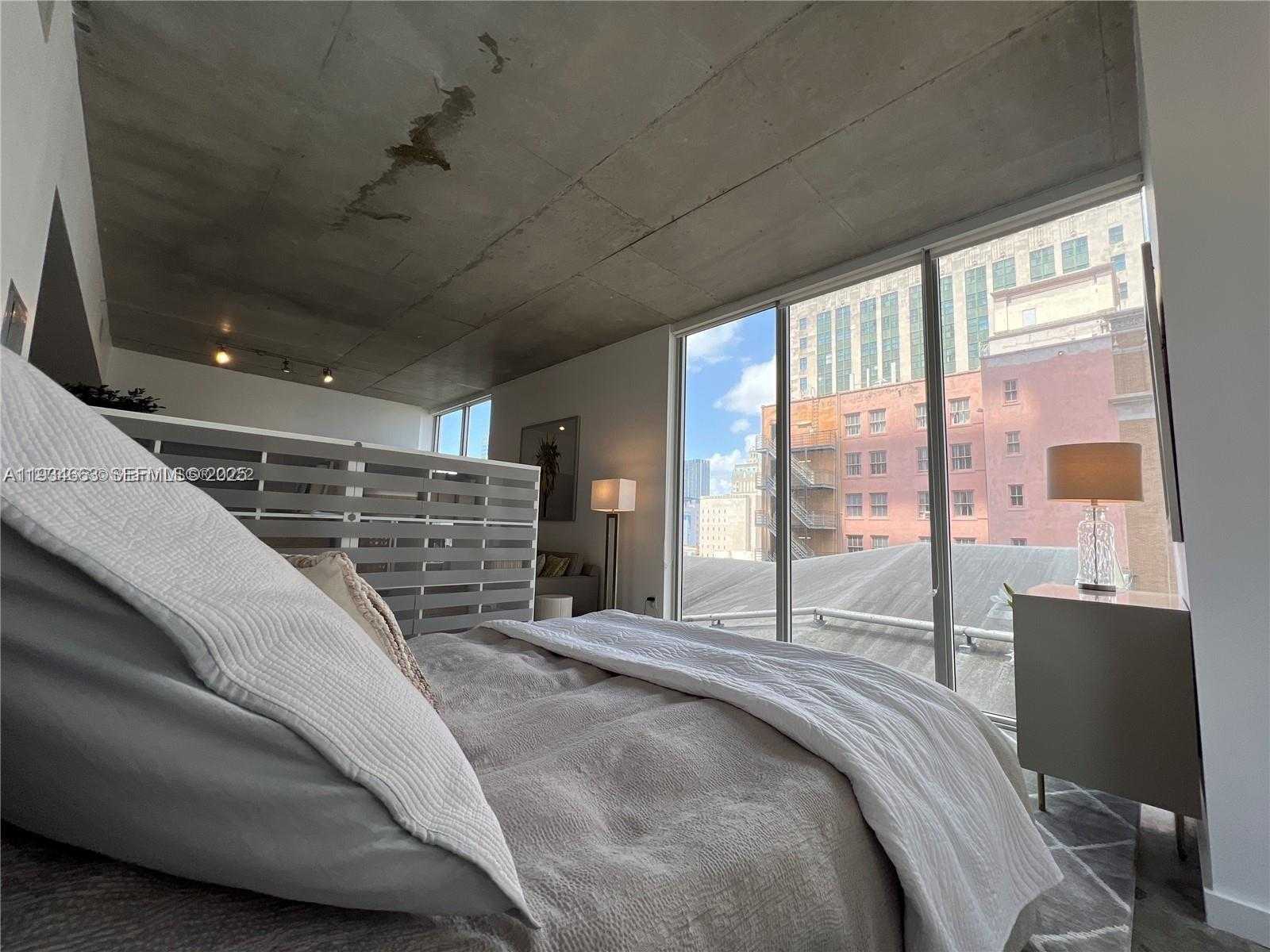 Imagen de Pequeño Objeto