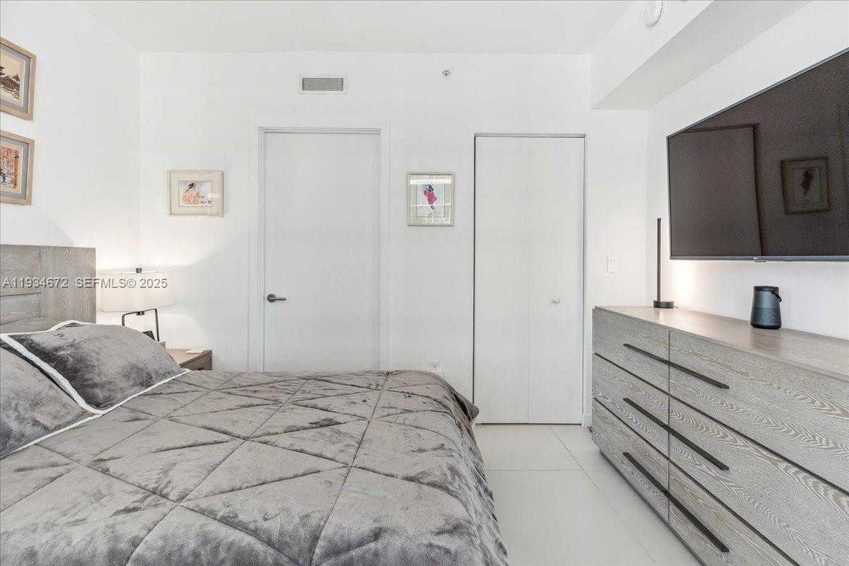 Small Image of 1300 SOUTH MIAMI AVE #3008, Miami Number 12