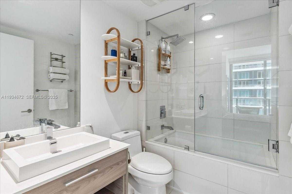 Small Image of 1300 SOUTH MIAMI AVE #3008, Miami Number 15