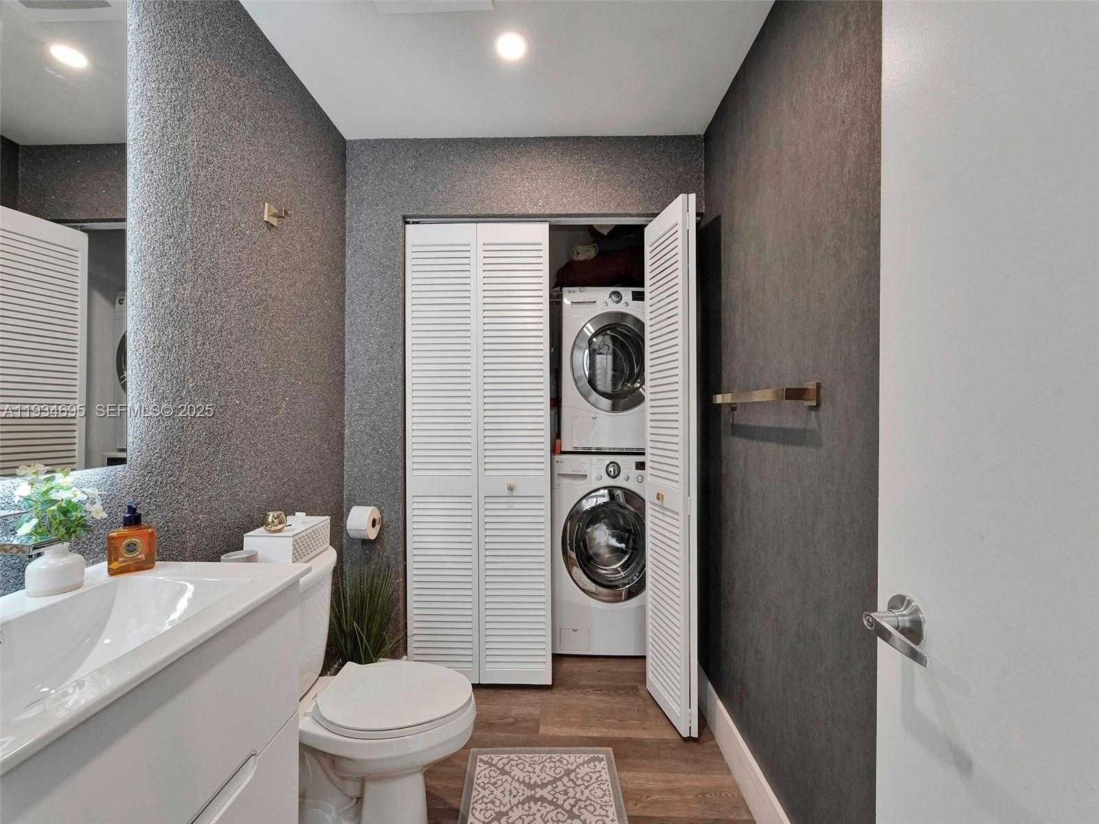 Small Image of 601 NORTH EAST 36TH ST #1801, Miami Number 27