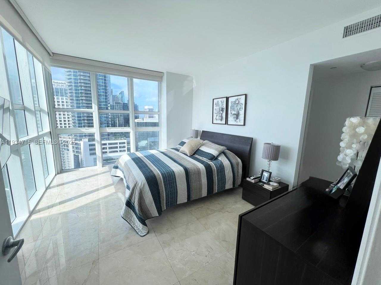 Small Image of 950 BRICKELL BAY DR #2711, Miami Number 13