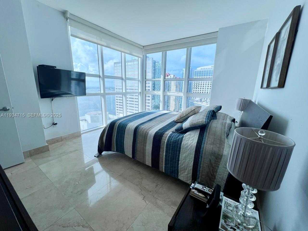 Small Image of 950 BRICKELL BAY DR #2711, Miami Number 14