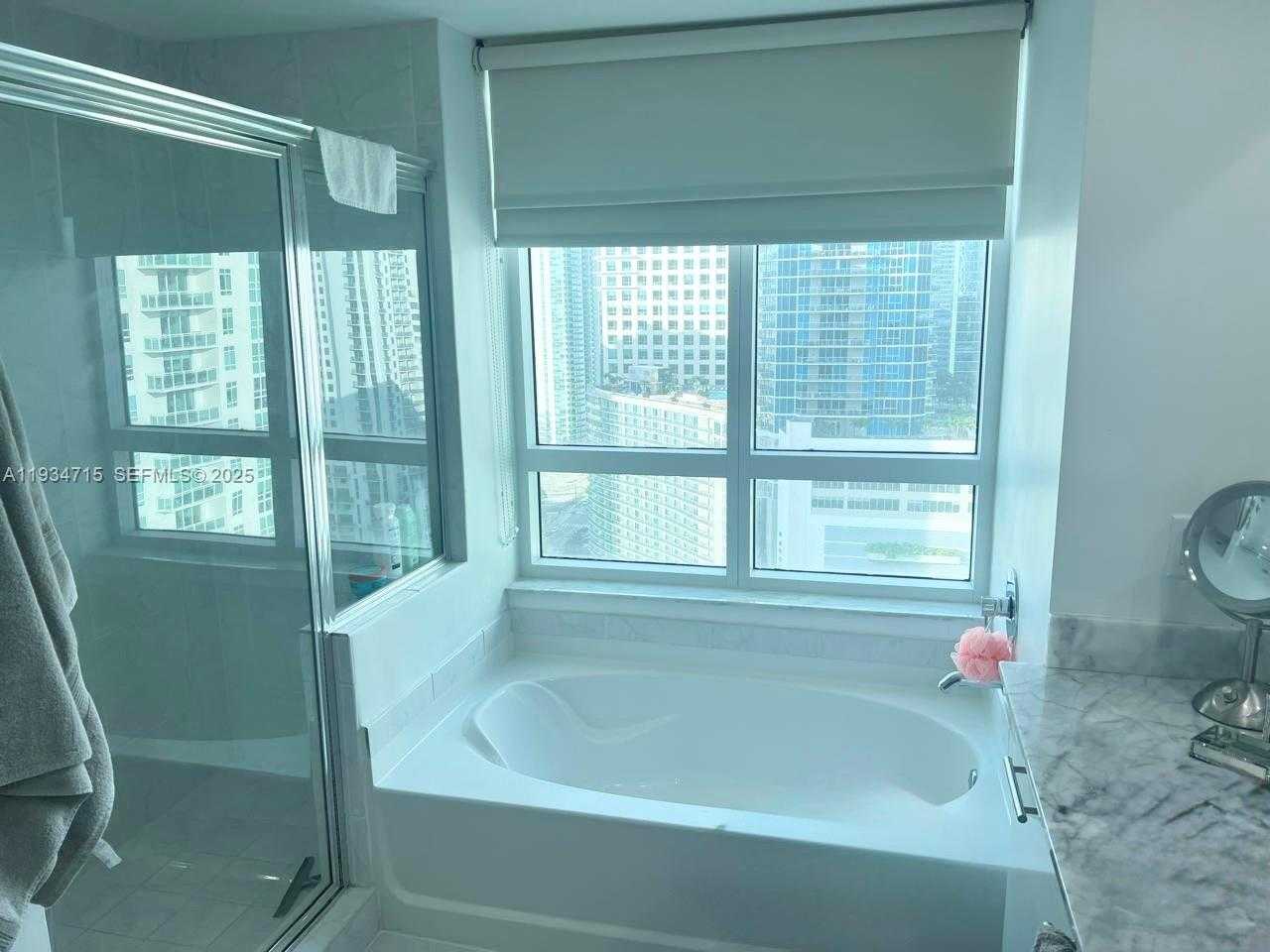 Small Image of 950 BRICKELL BAY DR #2711, Miami Number 16
