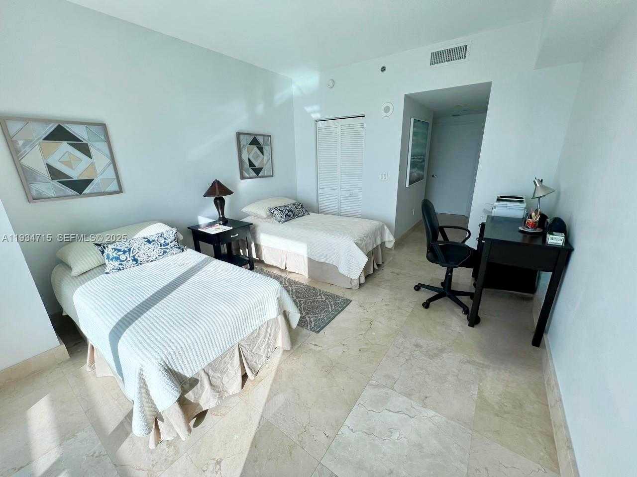 Small Image of 950 BRICKELL BAY DR #2711, Miami Number 17