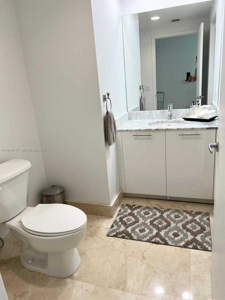 Small Image of 950 BRICKELL BAY DR #2711, Miami Number 20