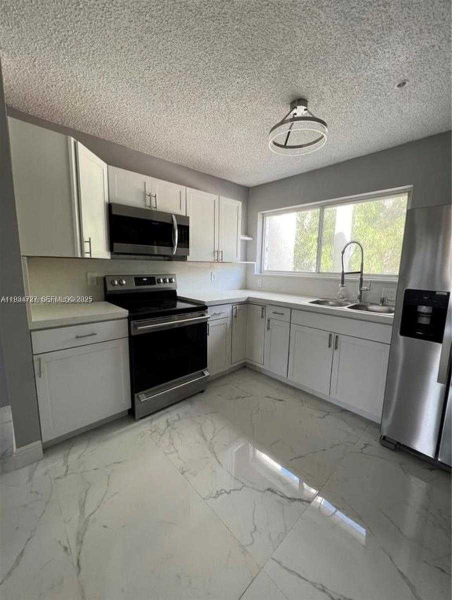 Small Image of 511 NORTH WEST 82ND AVE #418, Miami Number 2