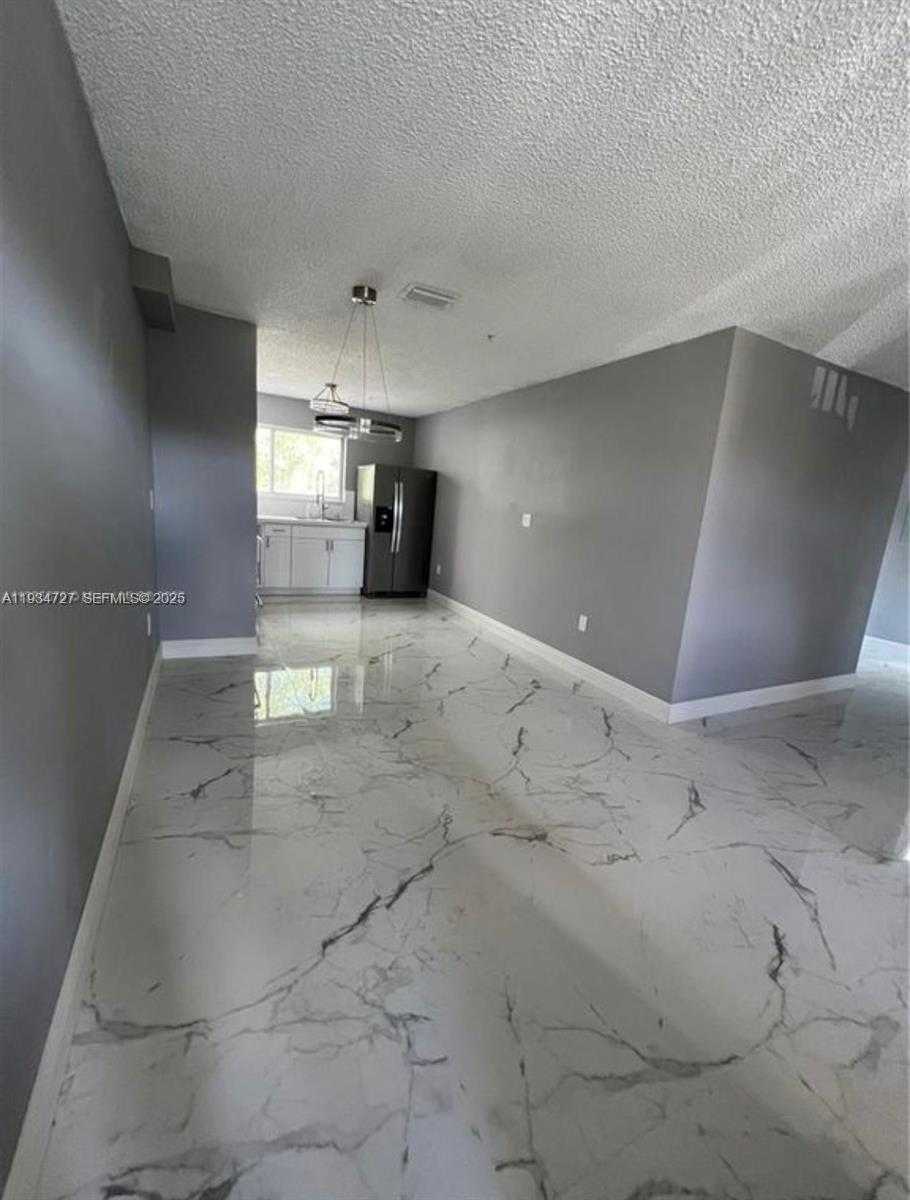 Small Image of 511 NORTH WEST 82ND AVE #418, Miami Number 3