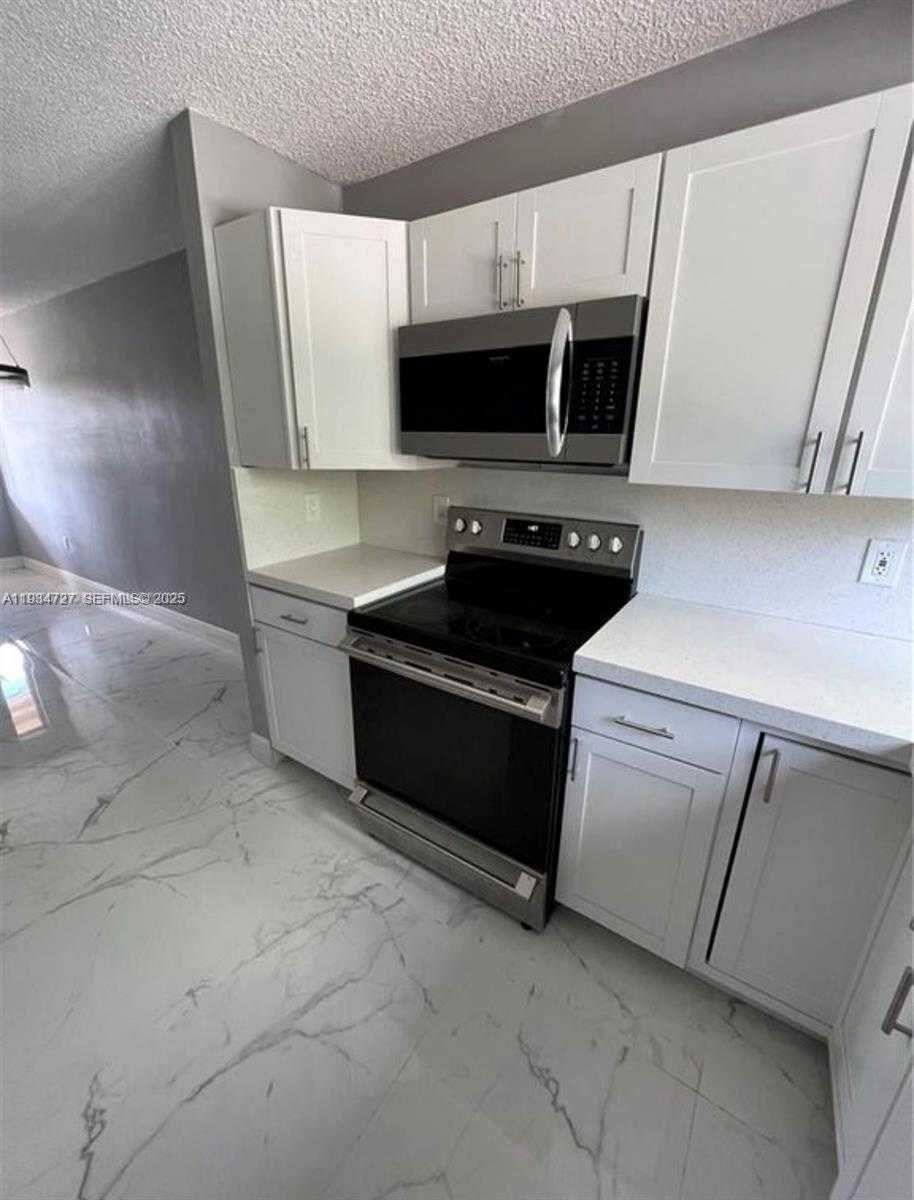 Small Image of 511 NORTH WEST 82ND AVE #418, Miami Number 5
