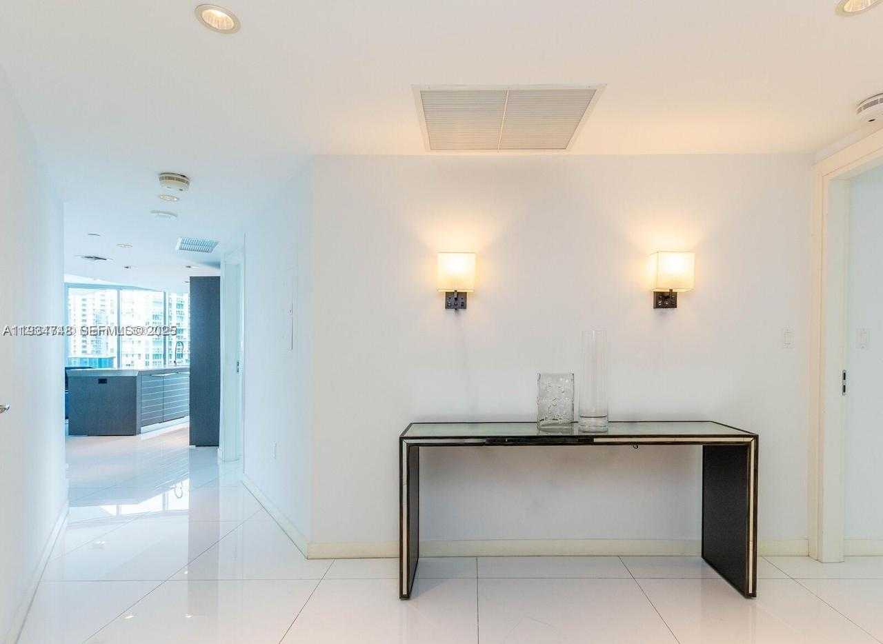 Small Image of 200 BISCAYNE BOULEVARD WAY #3102, Miami Number 11