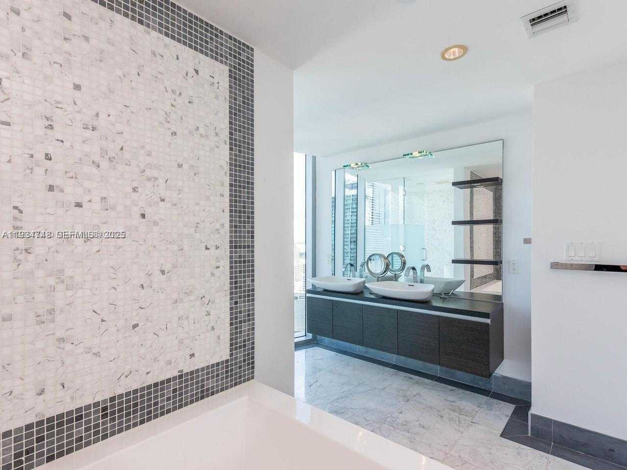 Small Image of 200 BISCAYNE BOULEVARD WAY #3102, Miami Number 13