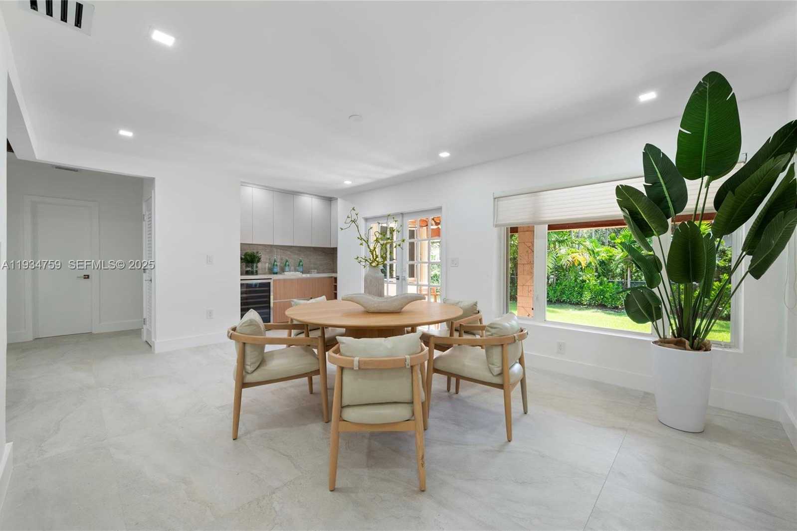 Small Image of 5211 GRANADA BLVD, Coral Gables Number 10